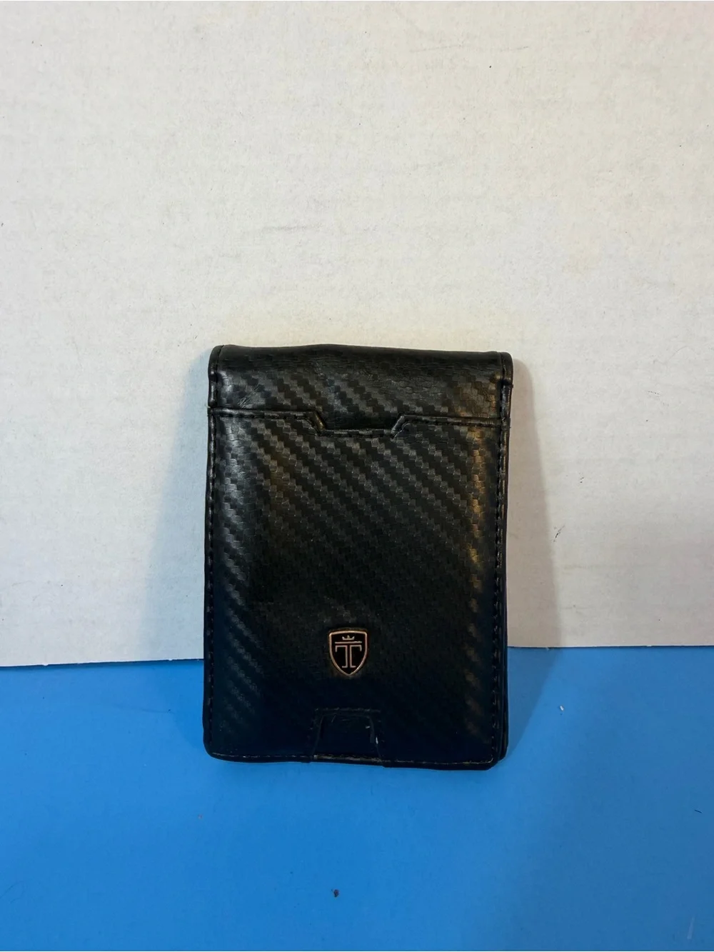 Black Carbon Fiber Magnetic Wallet Sleeve